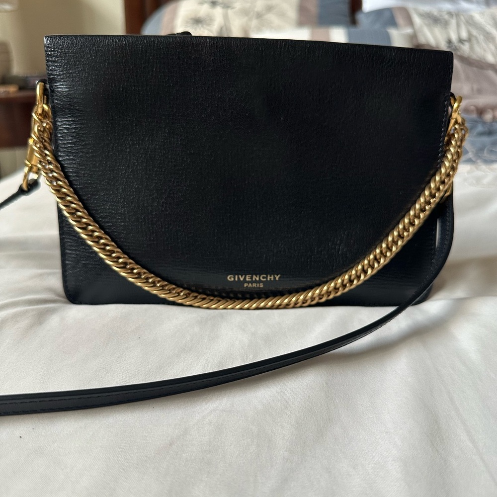 Authentic Givenchy purse 🌟